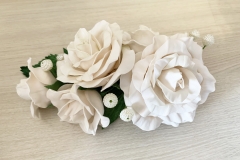 №167. Заколка "Білі рози з листям".
