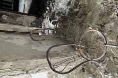 Стільчики, на яких ми сиділи під час бомбардувань